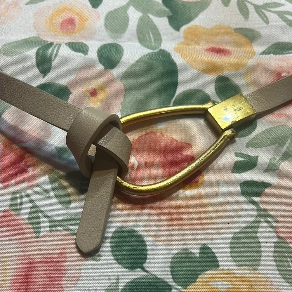 💥 2/$10 H&M thin Beige Leather tie Belt with Gold Buckle